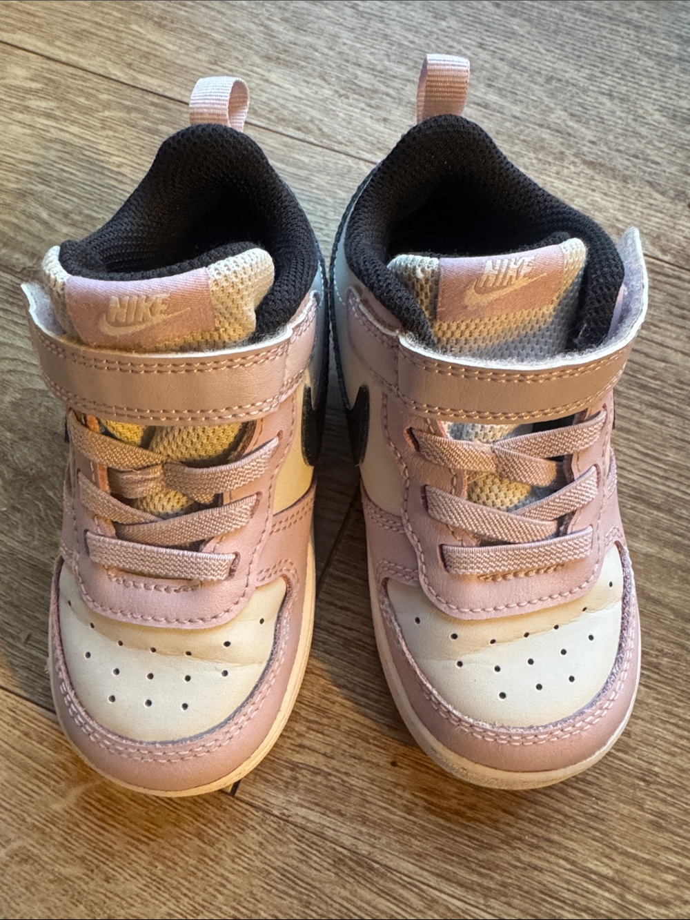 Nike Kids' lavender Low-Top Dunks - Picture 2 of 5